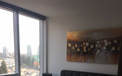 Apartamento moderno e brilhante em {area}