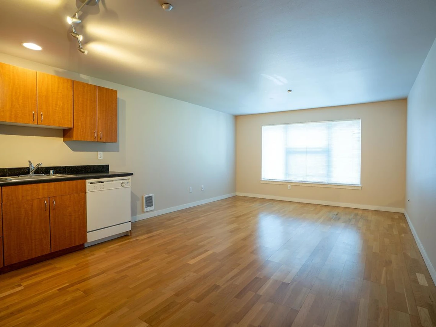 Room for rent in a shared flat in Seattle