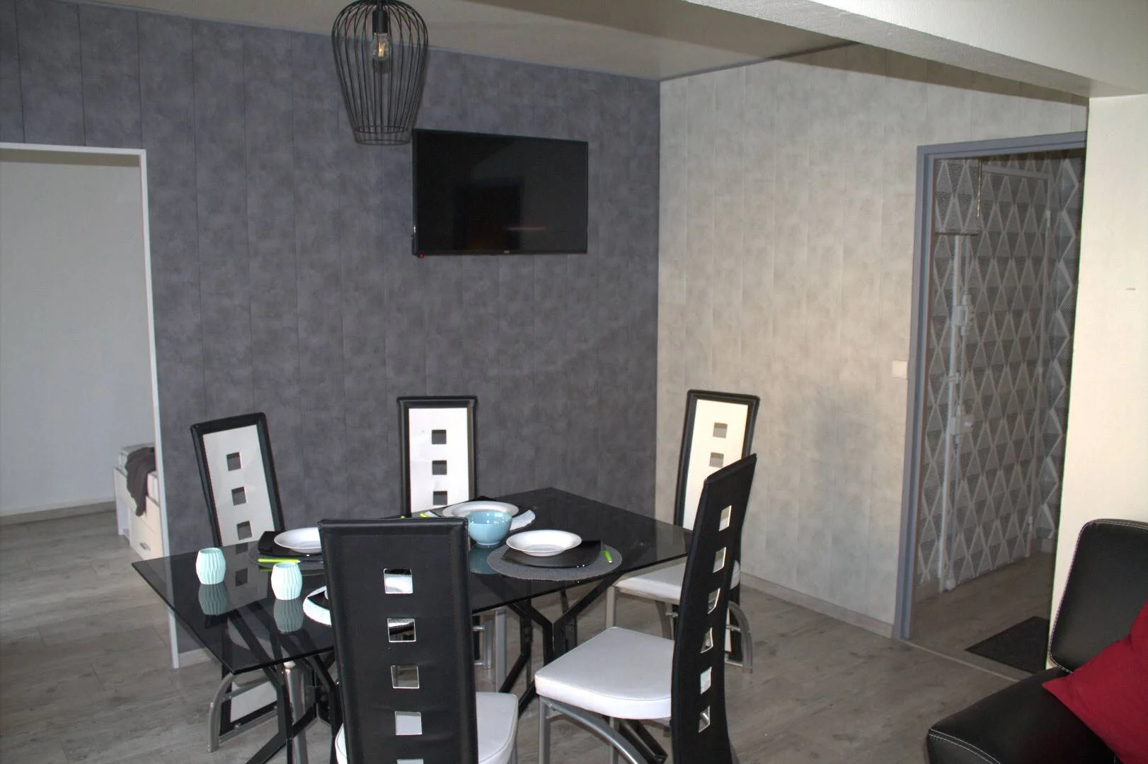Affordable room for students with ample lighting in 