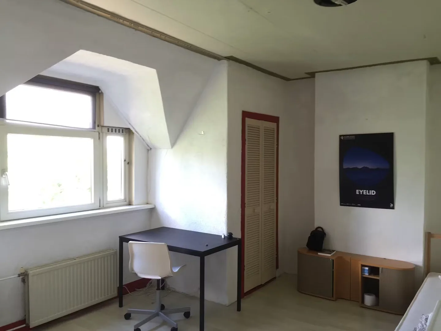 Student-friendly room in  with modern amenities