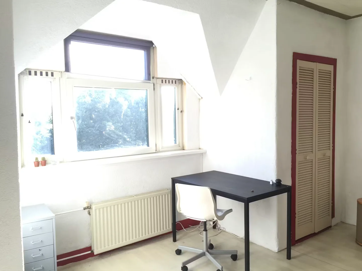 Budget-friendly student room close to campus in 