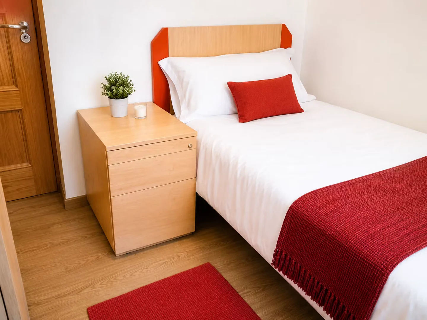 Zimmer in Studentenwohnung in  zu vermieten, voll möbliert