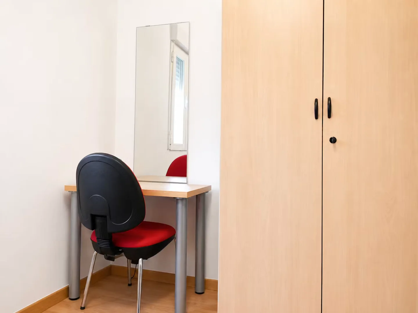 Helles und luftiges Studentenzimmer mit einfachem Zugang zur Universität in 