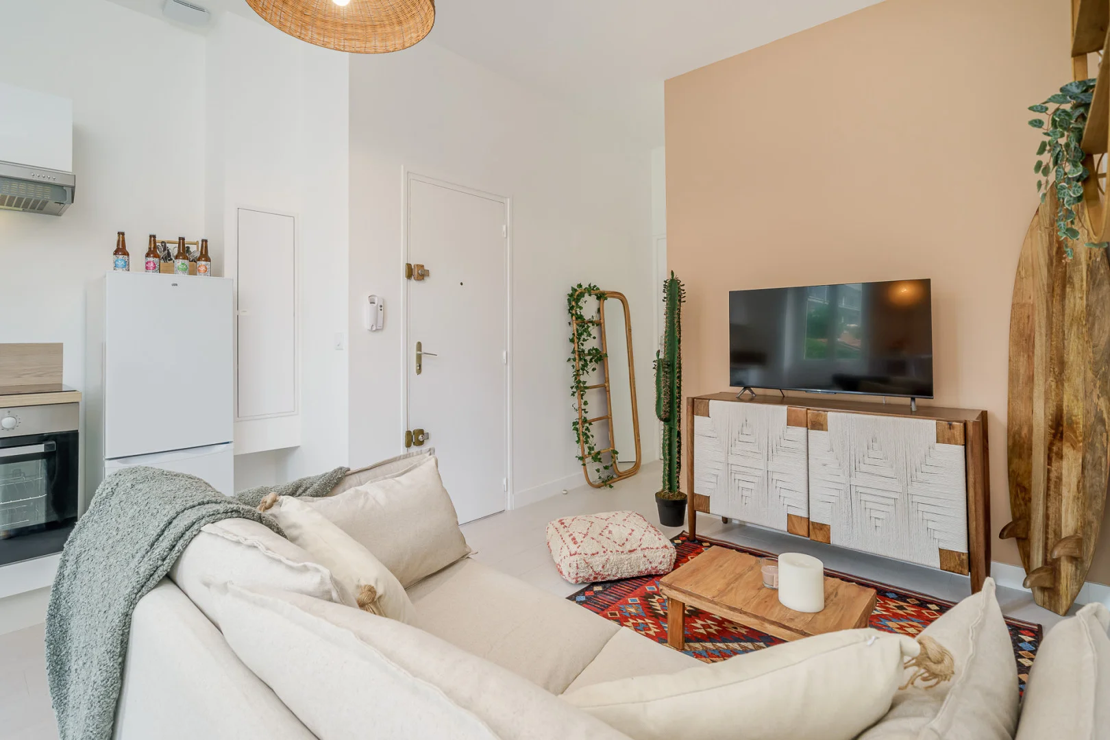 Zimmer in Studentenwohnung in zu vermieten, voll möbliert