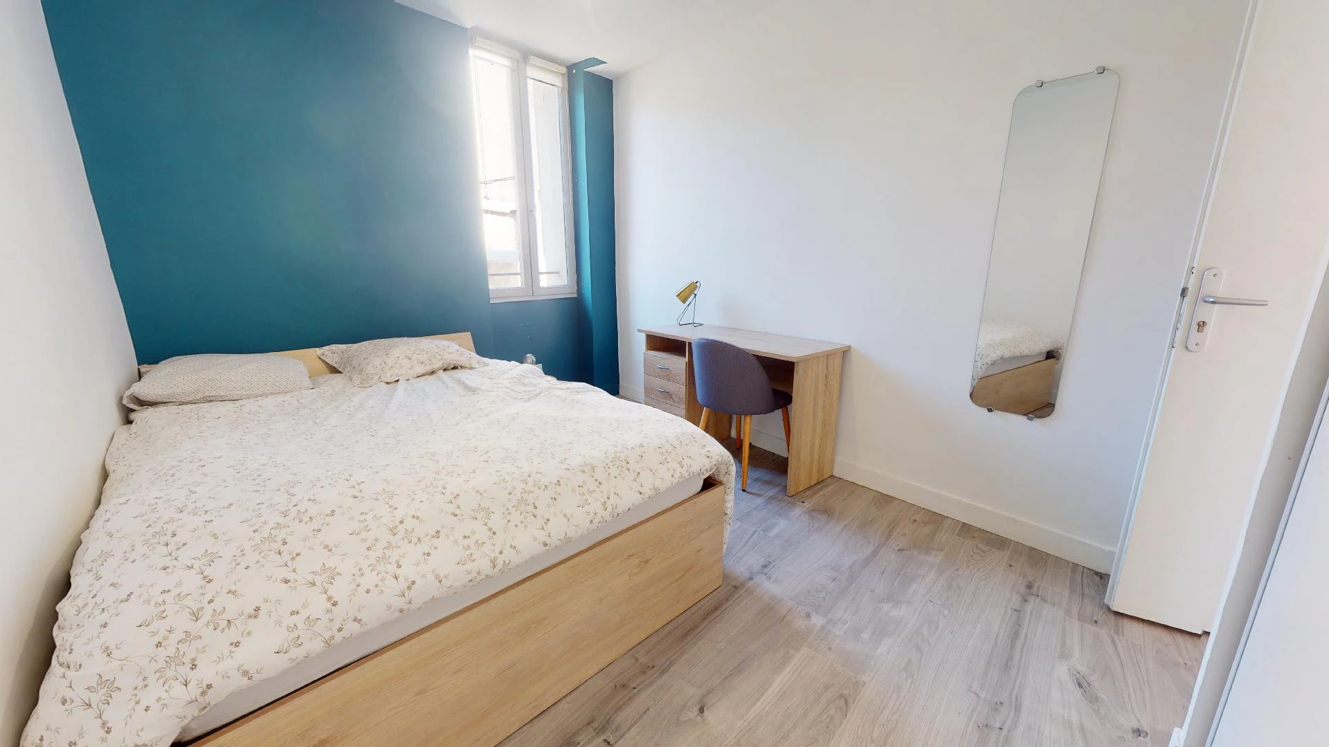 Helles Privatzimmer in nimes