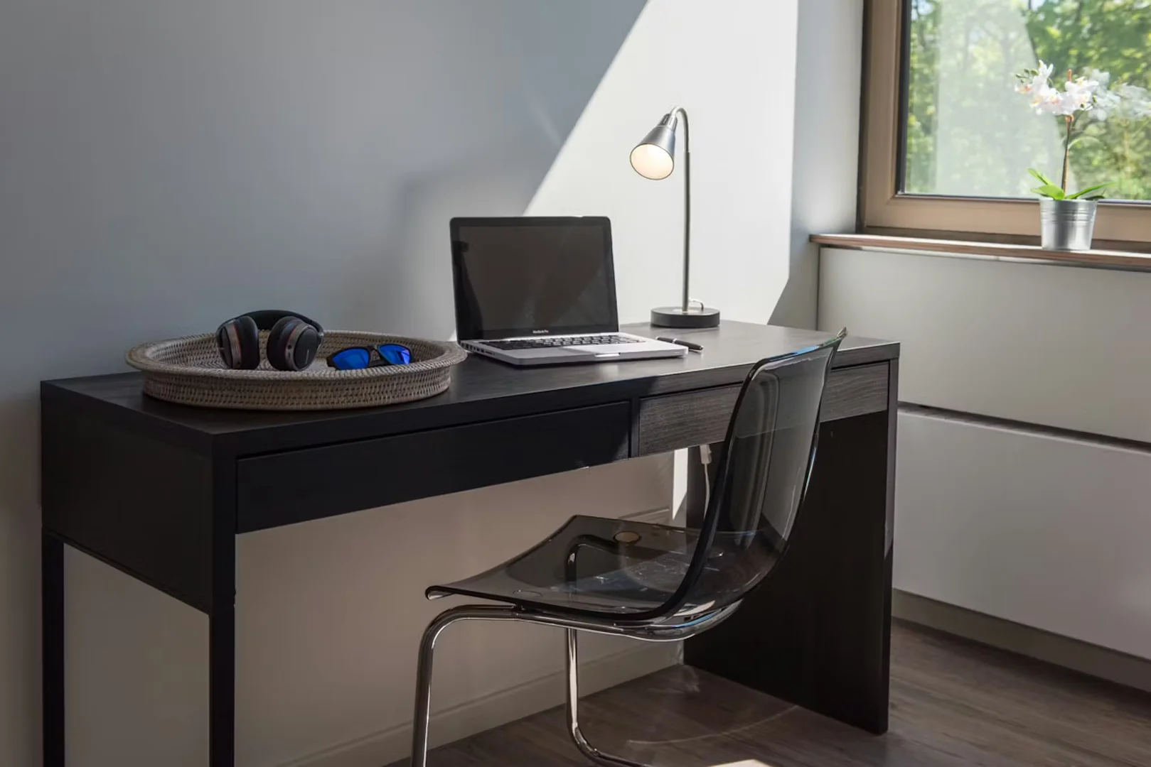 Student-friendly room in  with modern amenities