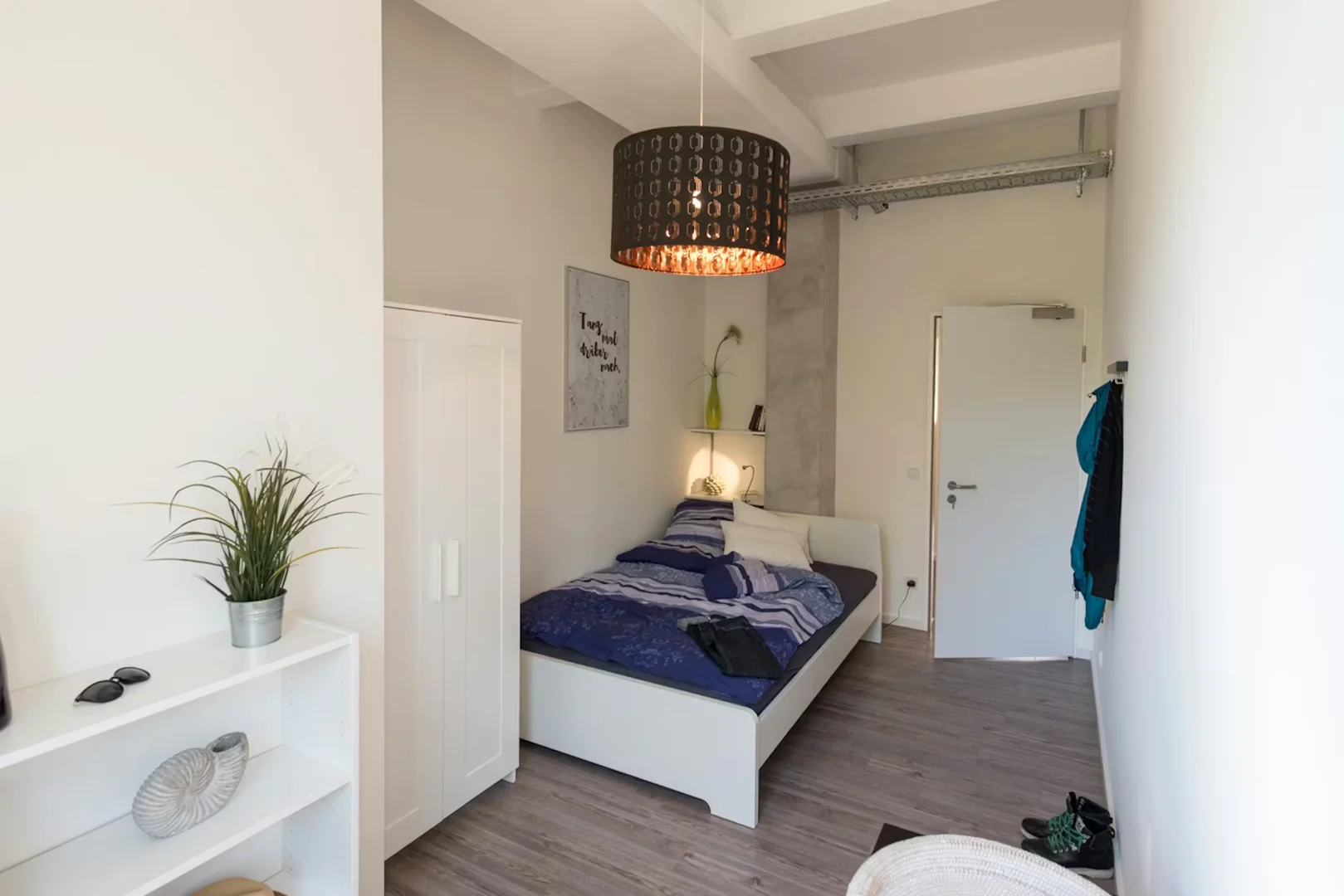 Student-friendly room in  with modern amenities