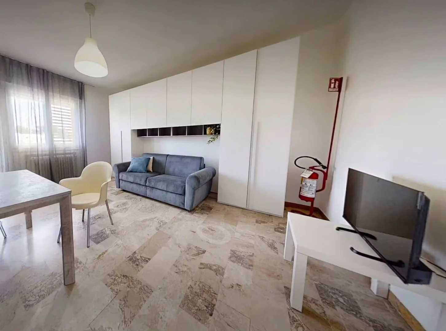Habitación estudiantil económica cerca del campus en