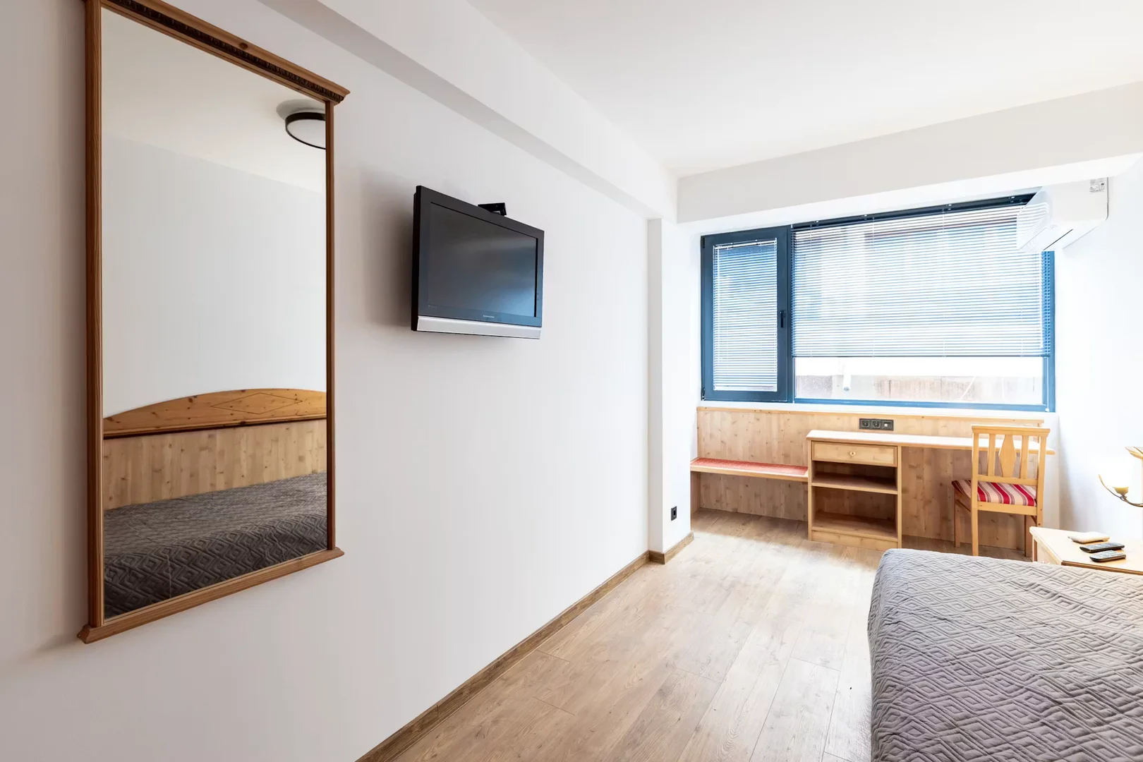 Quarto para alugar em apartamento de estudantes em , totalmente mobilado