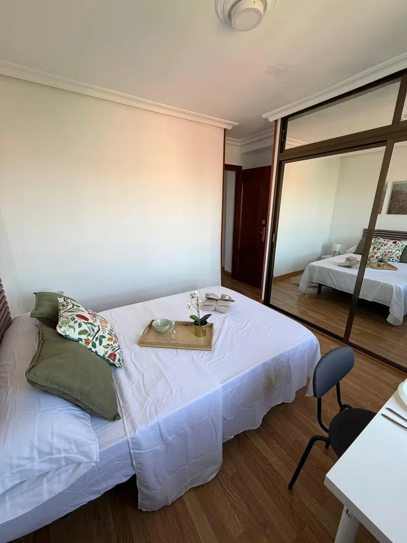 Chambre abordable pour les étudiants avec un bon éclairage dans 
