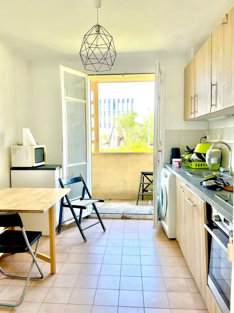 Habitación estudiantil económica cerca del campus en 