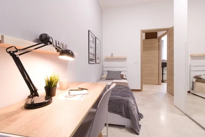 Alquiler de habitación en piso compartido en Brescia