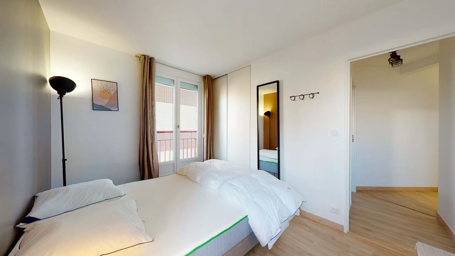 Quarto para alugar em apartamento de estudantes em , totalmente mobilado