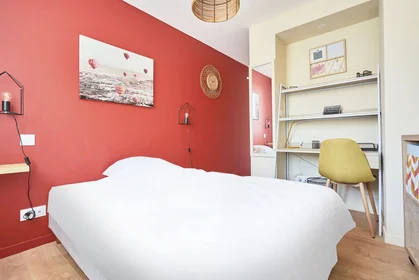 Quarto privado em 6 Avenue des Martyrs de la Résistance, imagem 18 de 22