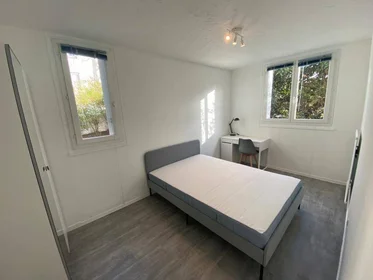 Habitación privada en Noisy-le-grand, 93160, imagen 3 de 19