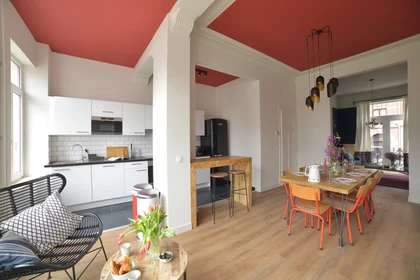 Habitación privada muy luminosa en Schaerbeek