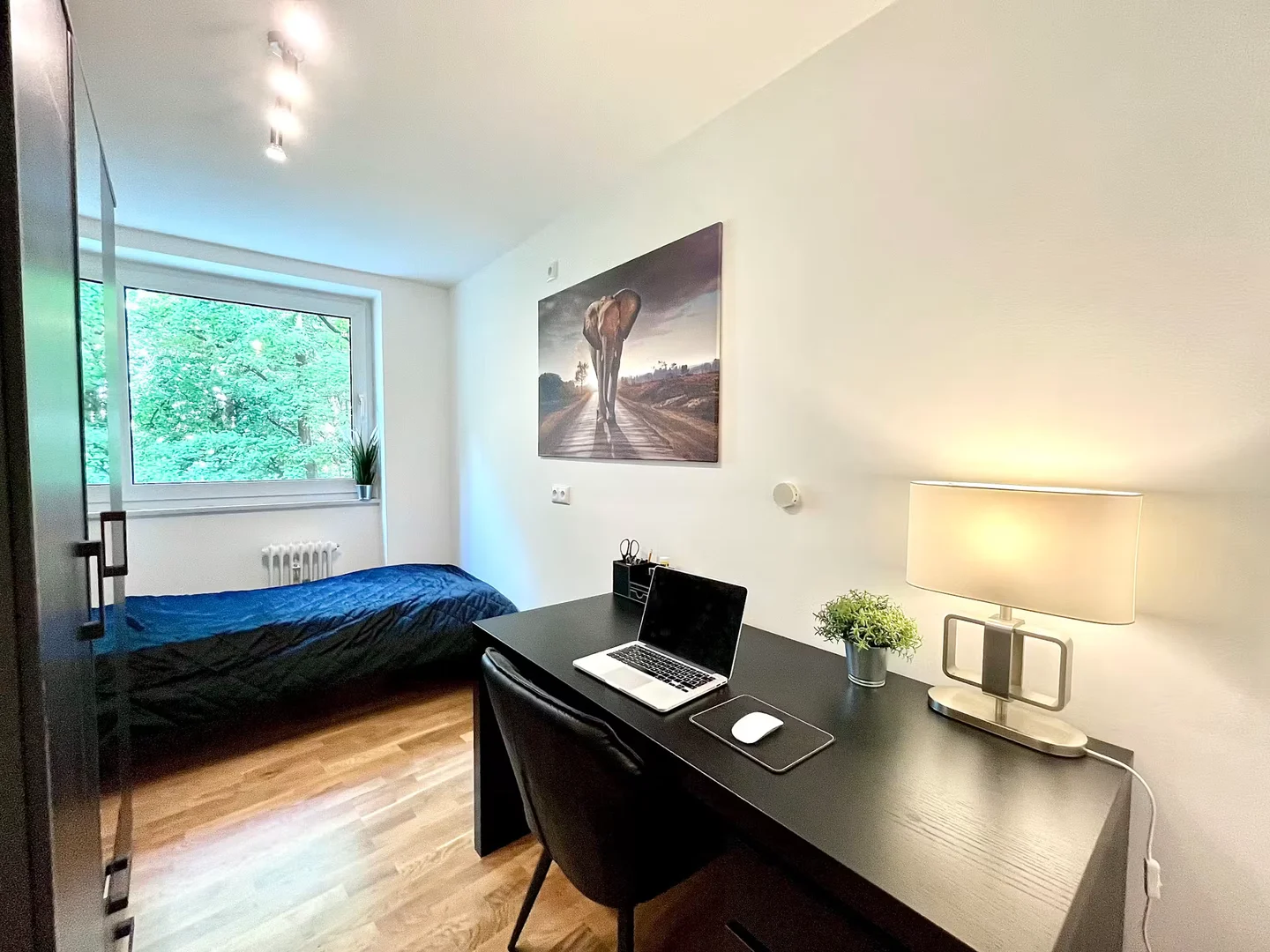 Economical student room with convenient location in 