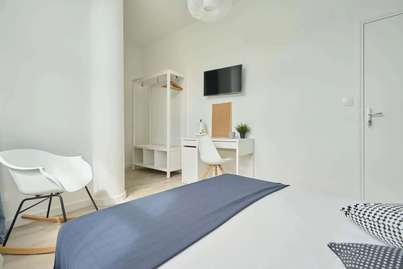 Chambre d'étudiant lumineuse et aérée avec accès facile à l'université dans 