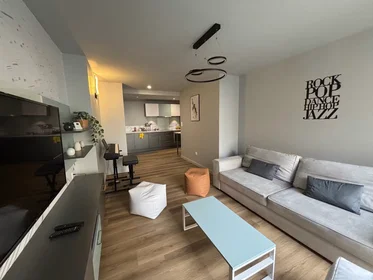 Private room at Rue des Moissons, Centre-Ville, image 1 of 7
