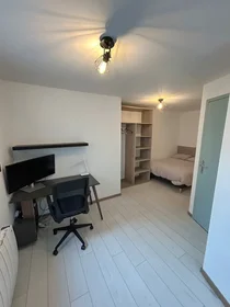 Private room at Rue des Moissons, Centre-Ville, image 6 of 7
