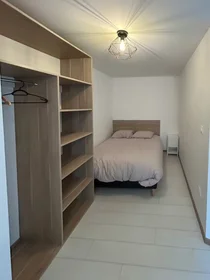Private room at Rue des Moissons, Centre-Ville, image 7 of 7