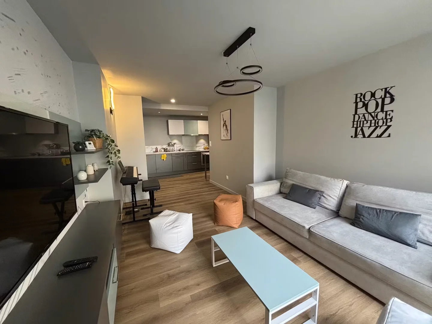 Habitación para estudiantes en  con área de estudio y facilidades compartidas