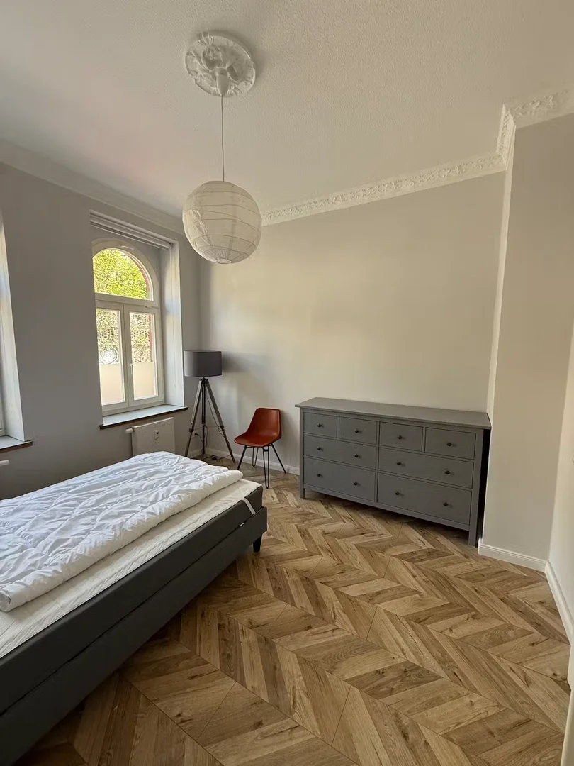 Comfortable and spacious student room in 