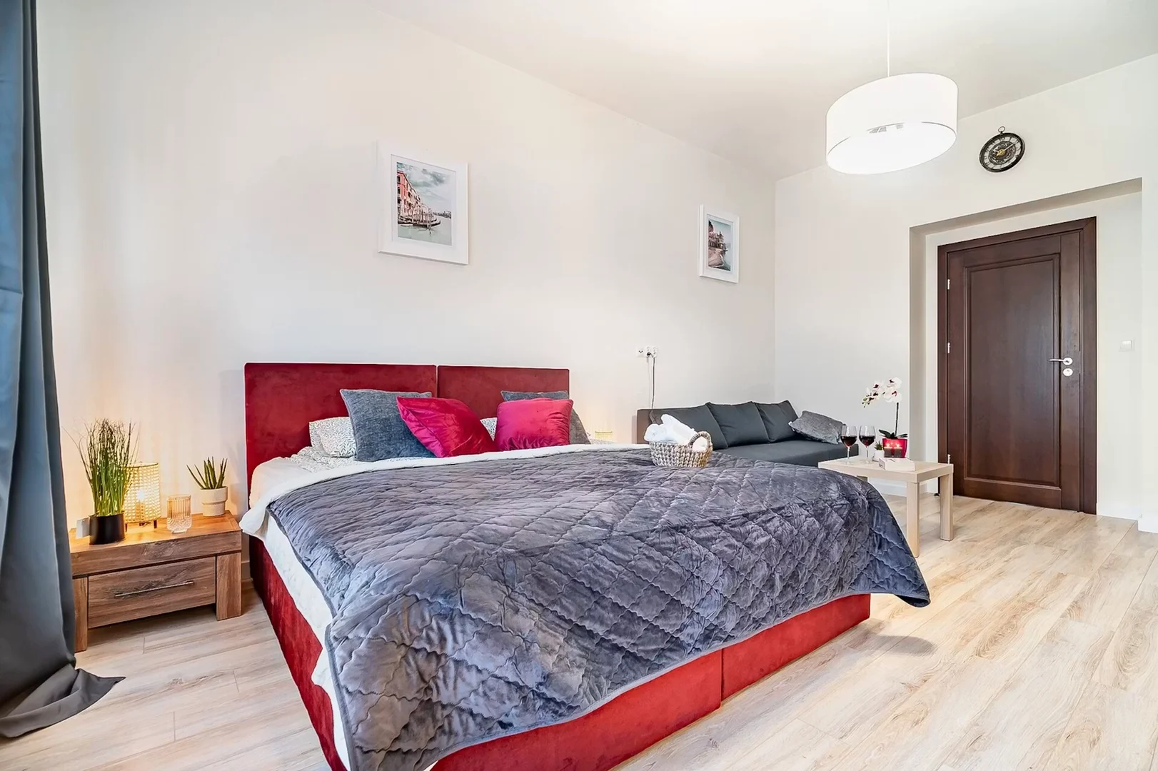 Quarto para alugar em apartamento de estudantes em , totalmente mobilado