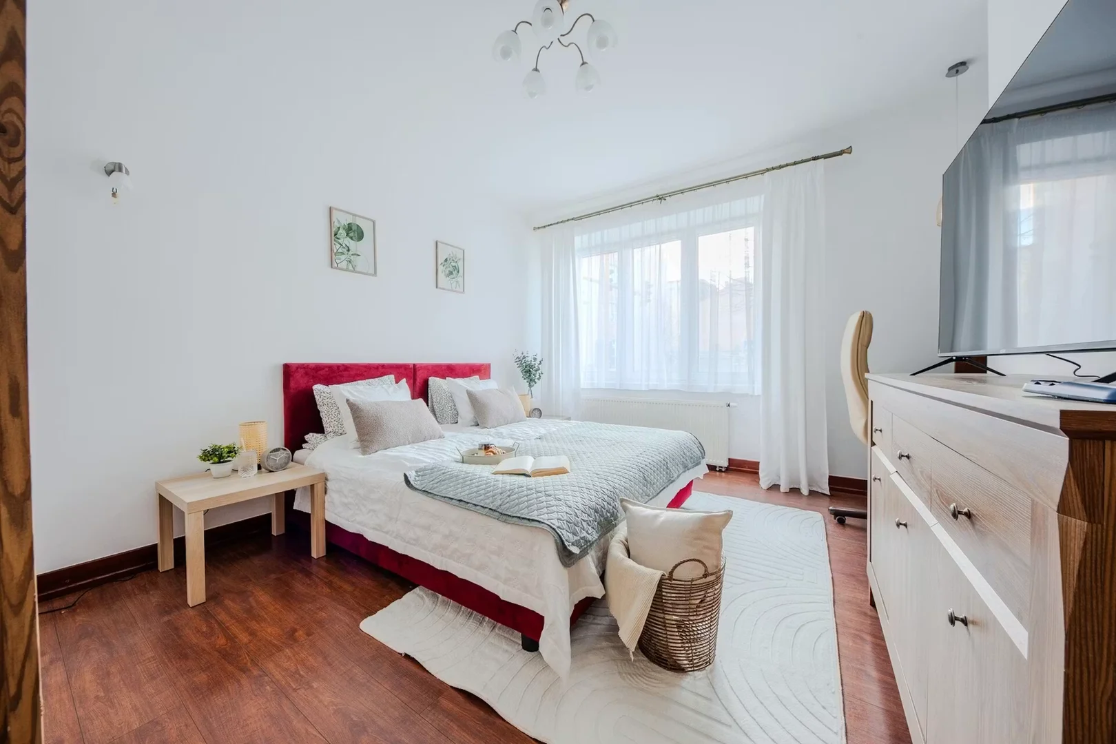 Quarto de estudante em  com área de estudo e instalações partilhadas