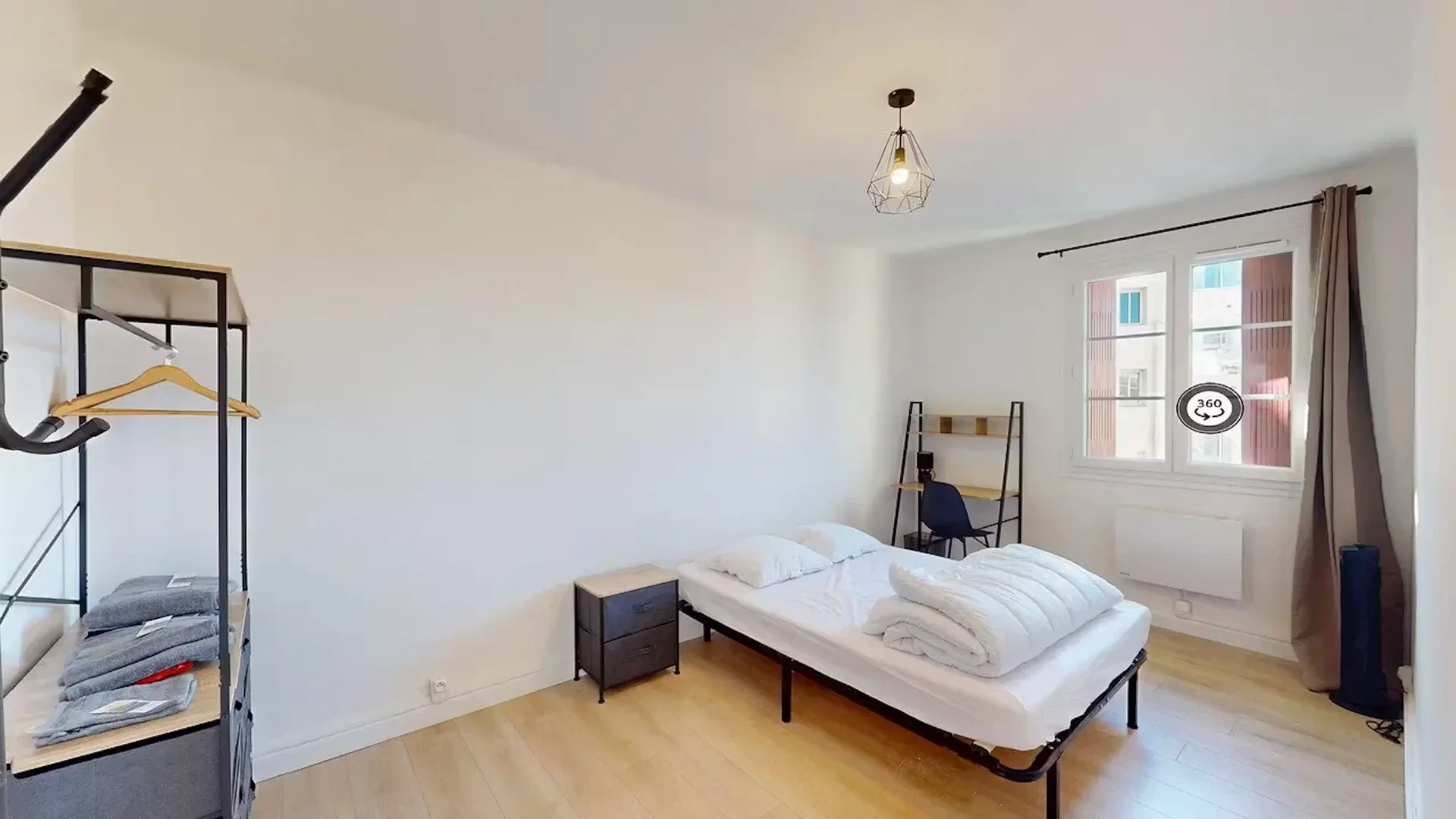 Quarto para alugar em apartamento de estudantes em , totalmente mobilado