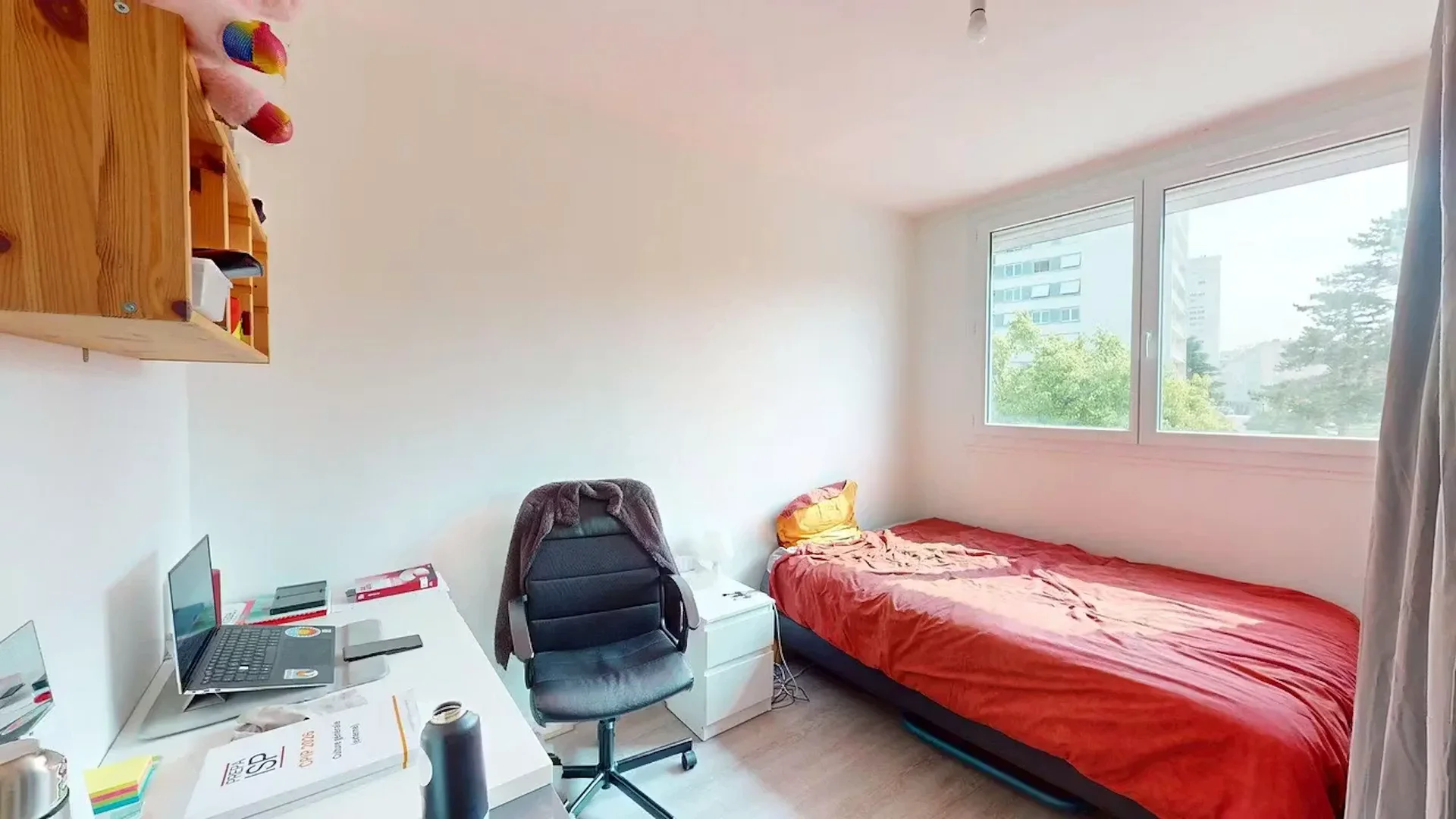 Quarto amigo do estudante em  com comodidades modernas