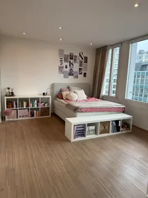Quarto privado em Militärstrasse, Kreis 4, imagem 1 de 10