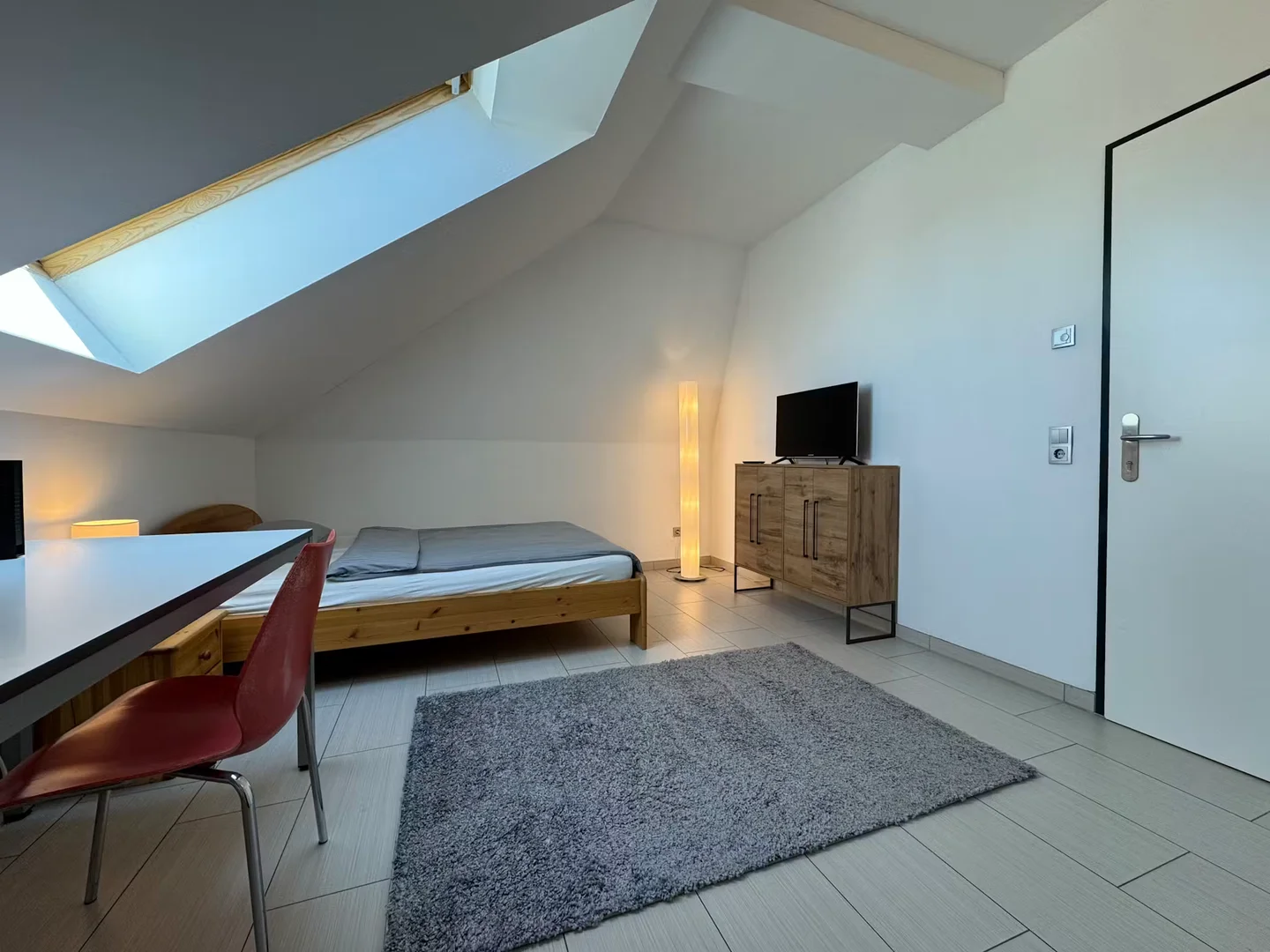 Budget-friendly student room close to campus in 