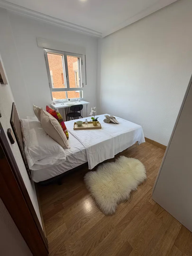 Cozy room for students available in 