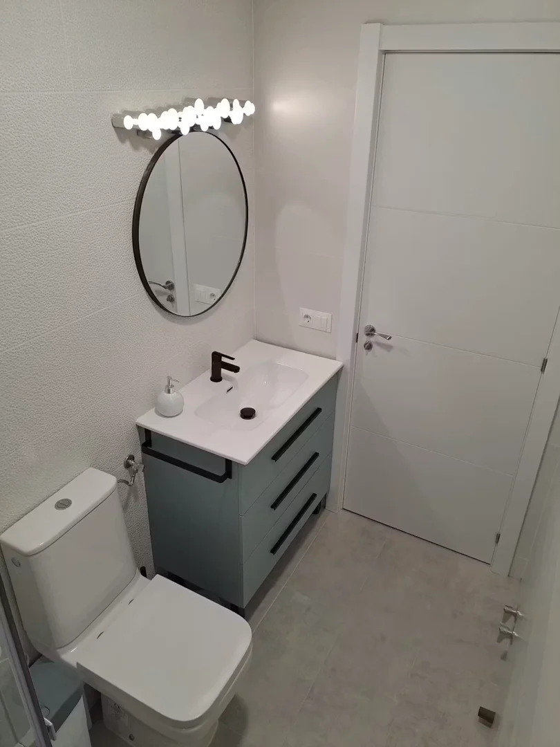 Habitación acogedora para estudiantes disponible en 