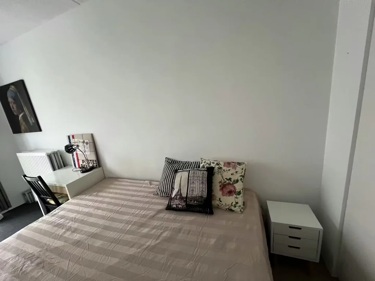 Chambre abordable pour les étudiants avec un bon éclairage dans 