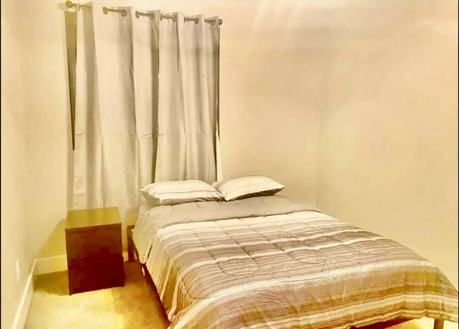 Room for rent with double bed Minneapolis