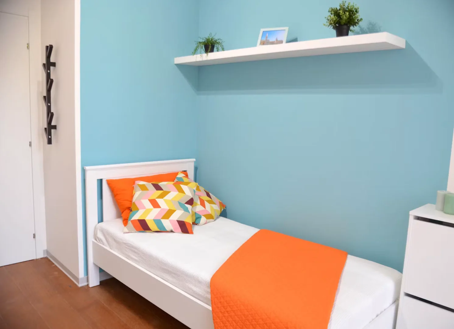 Funktionelles Studentenzimmer perfekt zum Studieren in