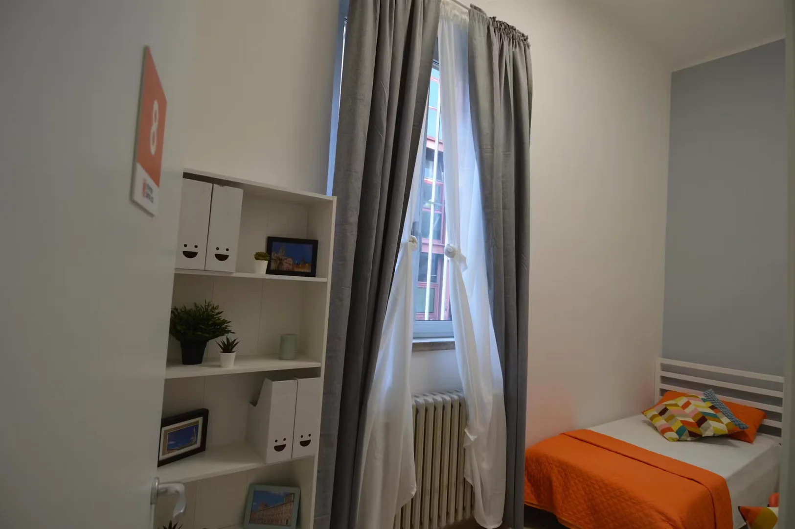 Helles und luftiges Studentenzimmer mit einfachem Zugang zur Universität in 