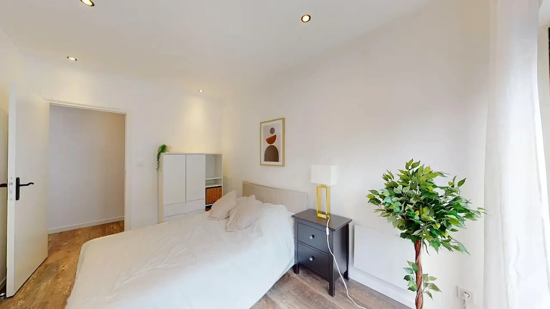 Quarto para alugar em apartamento de estudantes em , totalmente mobilado
