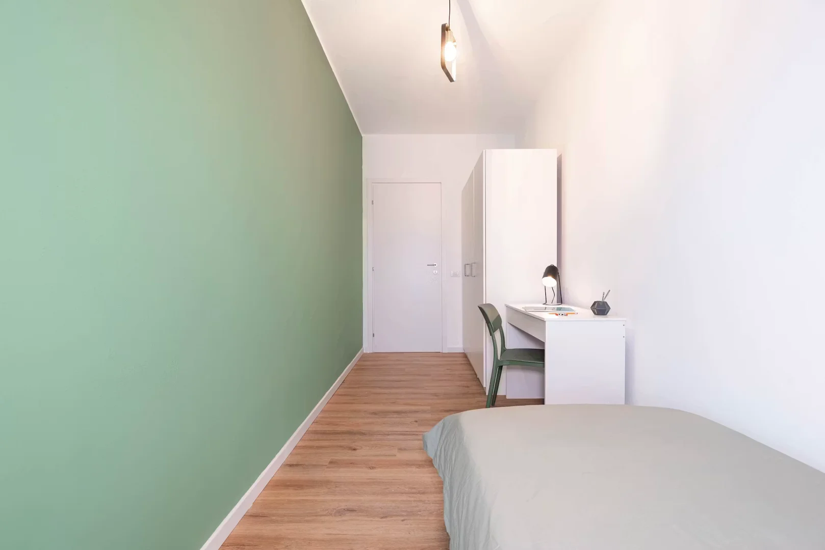 Habitación asequible para estudiantes con buena iluminación en 