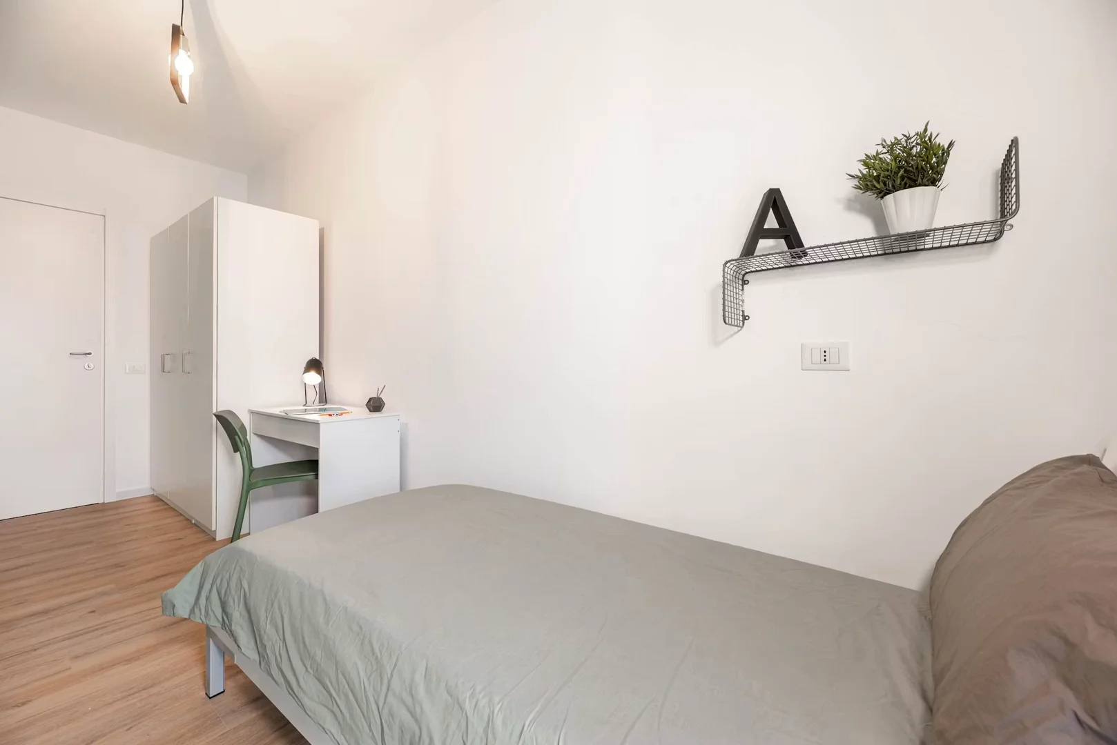 Habitación asequible para estudiantes con buena iluminación en 