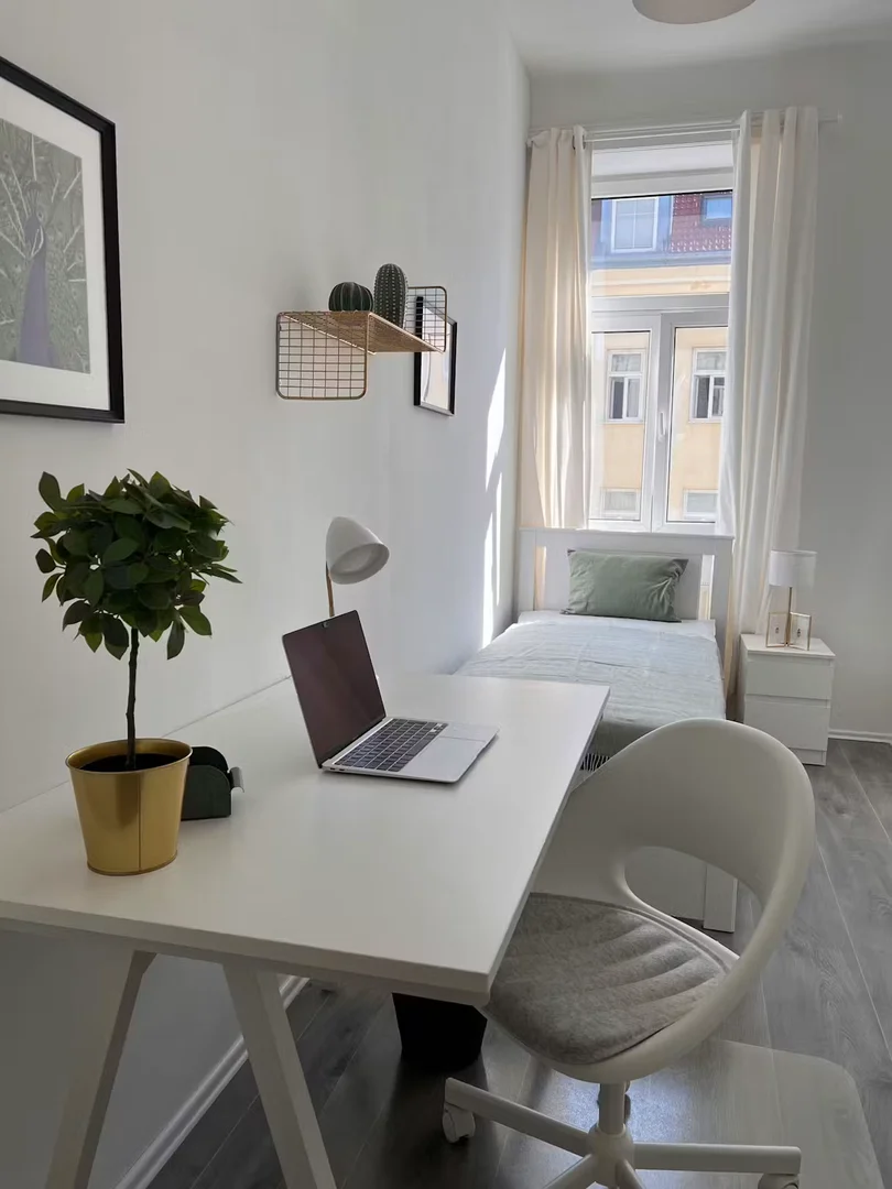 Funktionelles Studentenzimmer perfekt zum Studieren in