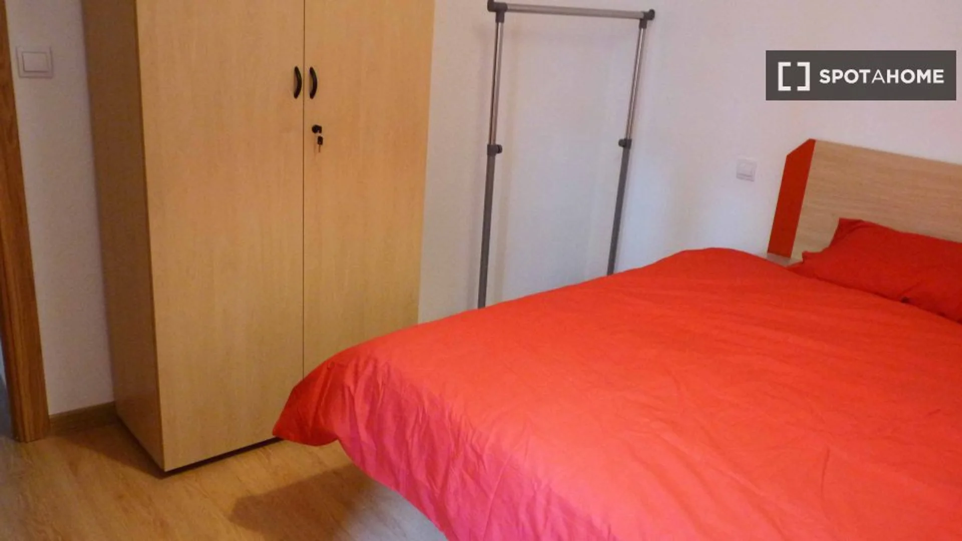 Stanza in affitto in appartamento per studenti a , completamente arredata