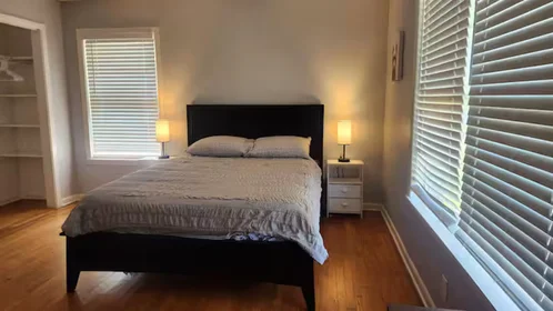Alojamiento entero en North Bonnie Brae Street, Rayzor Ranch, imagen 7 de 10
