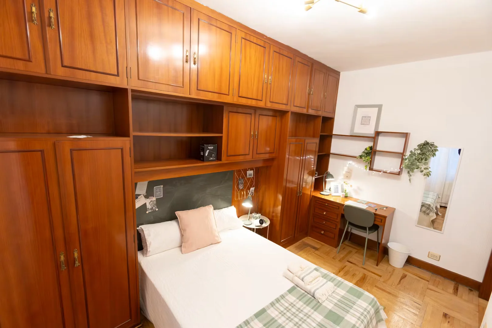 Chambre abordable pour les étudiants avec un bon éclairage dans 