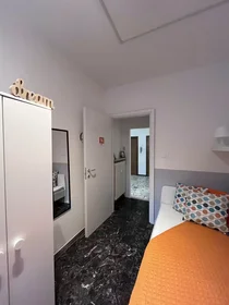 Quarto privado em Viale Verona, , imagem 1 de 10