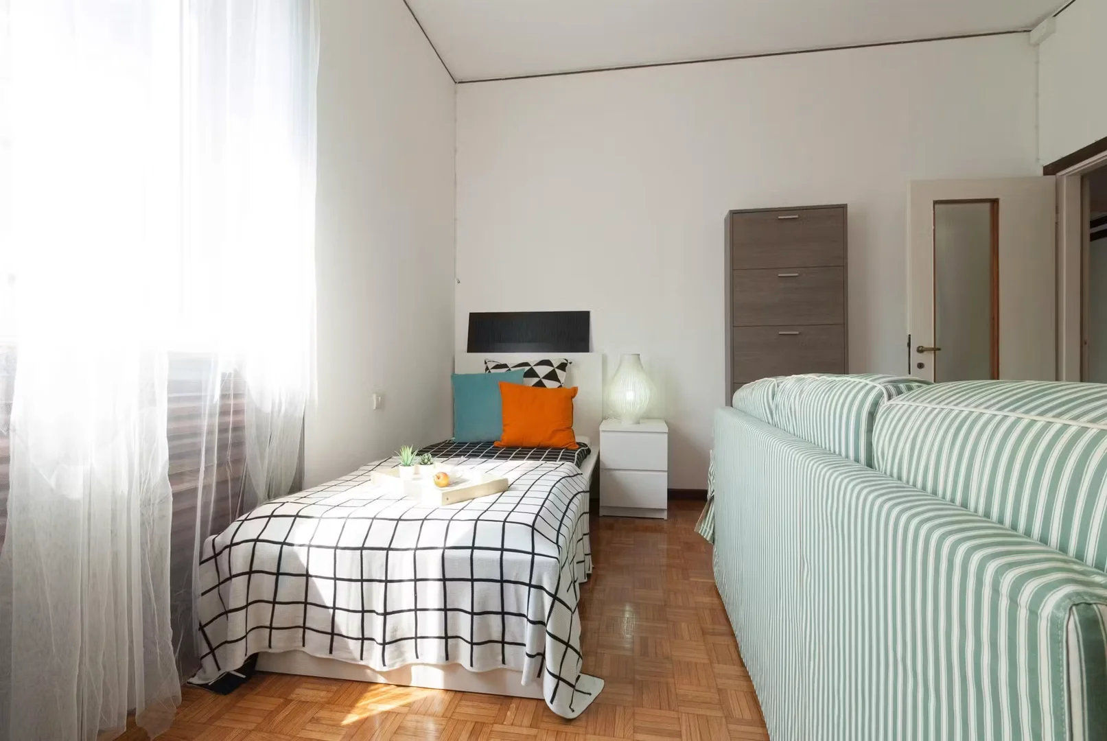 Quarto de estudante económico com localização conveniente em