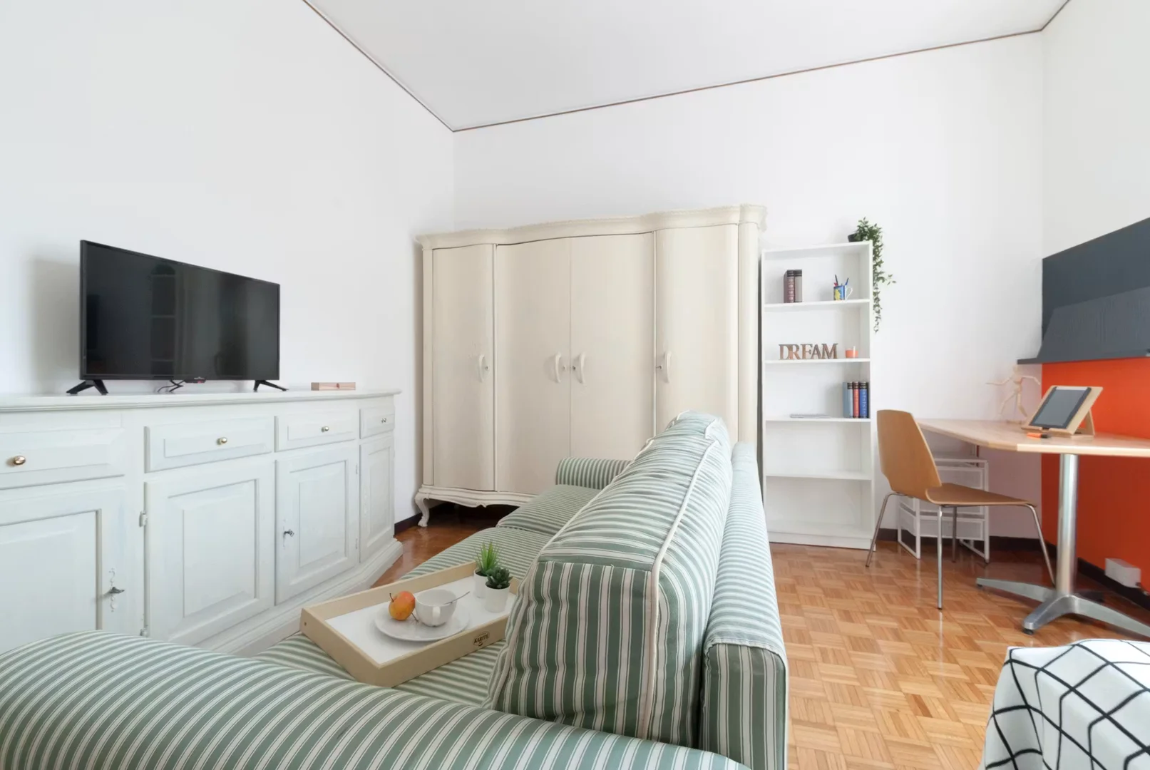 Quarto amigo do estudante em com comodidades modernas
