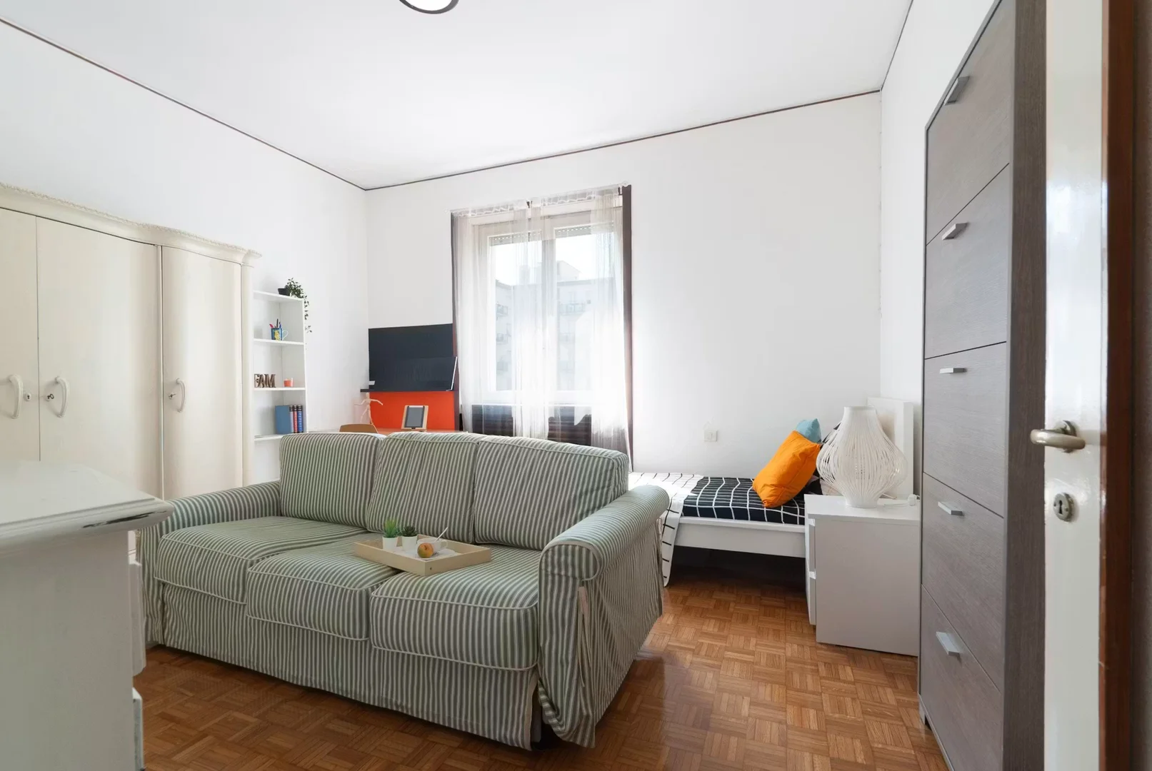 Quarto acolhedor para estudantes disponível em
